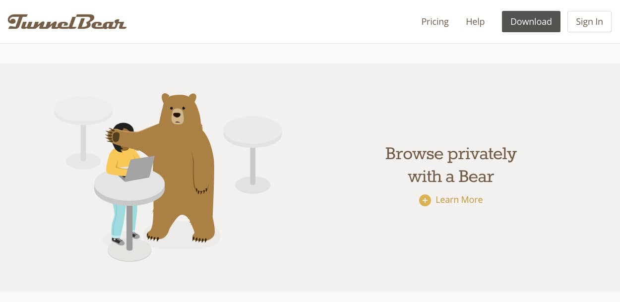 tela do site Tunnelbear mostra o desenho de umurso próximo a uma pessoa acessando computador