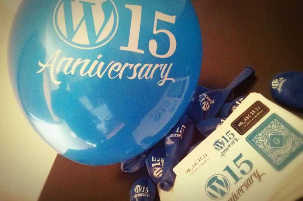Bexigas (balões) e adesivos customizados WordPress 15 Anniversary